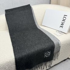 P。Loewe。【刺绣-双面围巾】6个色!感觉有了它真心不会再爱了.QC手里扣下的.真正专柜正品.全部今年最新logo最 P。Loewe。【刺绣-双面围巾】6个色!感觉有了它真心不会再爱了.QC手里扣下的.真正专柜正品.全部今年最新logo最