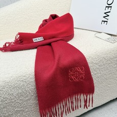 P。Loewe。【刺绣-双面围巾】6个色!感觉有了它真心不会再爱了.QC手里扣下的.真正专柜正品.全部今年最新logo最 P。Loewe。【刺绣-双面围巾】6个色!感觉有了它真心不会再爱了.QC手里扣下的.真正专柜正品.全部今年最新logo最
