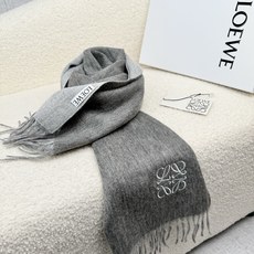P。Loewe。【刺绣-双面围巾】6个色!感觉有了它真心不会再爱了.QC手里扣下的.真正专柜正品.全部今年最新logo最 P。Loewe。【刺绣-双面围巾】6个色!感觉有了它真心不会再爱了.QC手里扣下的.真正专柜正品.全部今年最新logo最