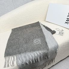P。Loewe。【刺绣-双面围巾】6个色!感觉有了它真心不会再爱了.QC手里扣下的.真正专柜正品.全部今年最新logo最 P。Loewe。【刺绣-双面围巾】6个色!感觉有了它真心不会再爱了.QC手里扣下的.真正专柜正品.全部今年最新logo最