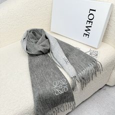 P。Loewe。【刺绣-双面围巾】6个色!感觉有了它真心不会再爱了.QC手里扣下的.真正专柜正品.全部今年最新logo最 P。Loewe。【刺绣-双面围巾】6个色!感觉有了它真心不会再爱了.QC手里扣下的.真正专柜正品.全部今年最新logo最