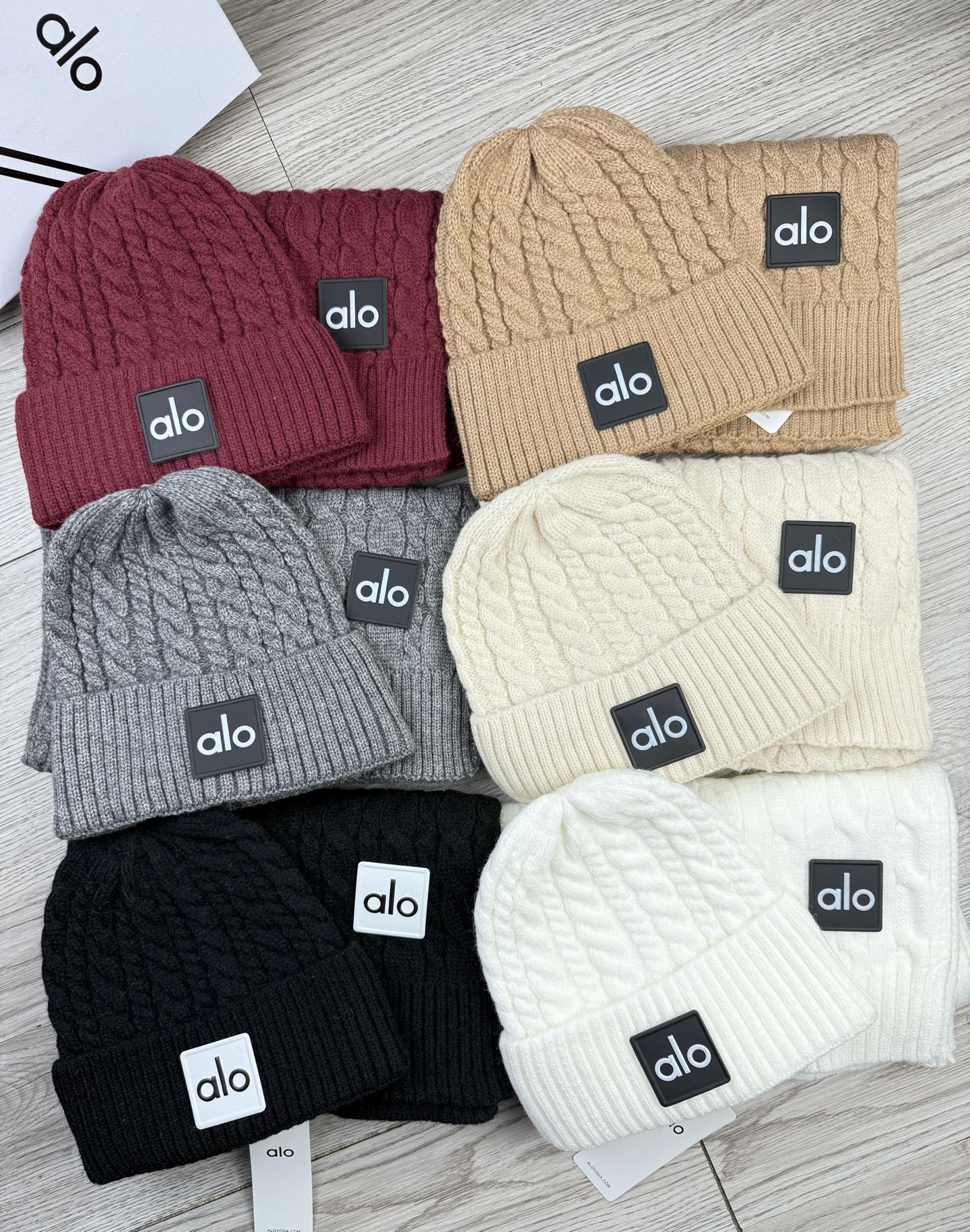 NO:602032,.AL0. Welfare gift [scarf and hat] two-piece set!  Simplicity and grandeur are the original intention of the designer of this hooded scarf. It’s so beautiful~ The fashionable, soft and breathable material is made of acrylic!  The acrylic fabric is very soft, feels comfortable to the touch, has a soft texture, and has great thermal insulation effect!  We refuse to add too many chemicals and softeners to achieve excessive smoothness. It is only suitable for those with allergies!  suits,suits,hats19860909.AL0.福利好物【围巾帽子】两件套套装！简单大气是这款套帽围巾设计者的初心真心美了～时尚柔软透气材质采用的是acrylic！acrylic面料柔软度非常好,摸起来手感舒适,质地柔软,保暖效果也是杠杠的！我们拒绝 过多添加化学加软剂来达到过份的顺滑过敏者只适合纯天然！套装,套装,hats,accessory