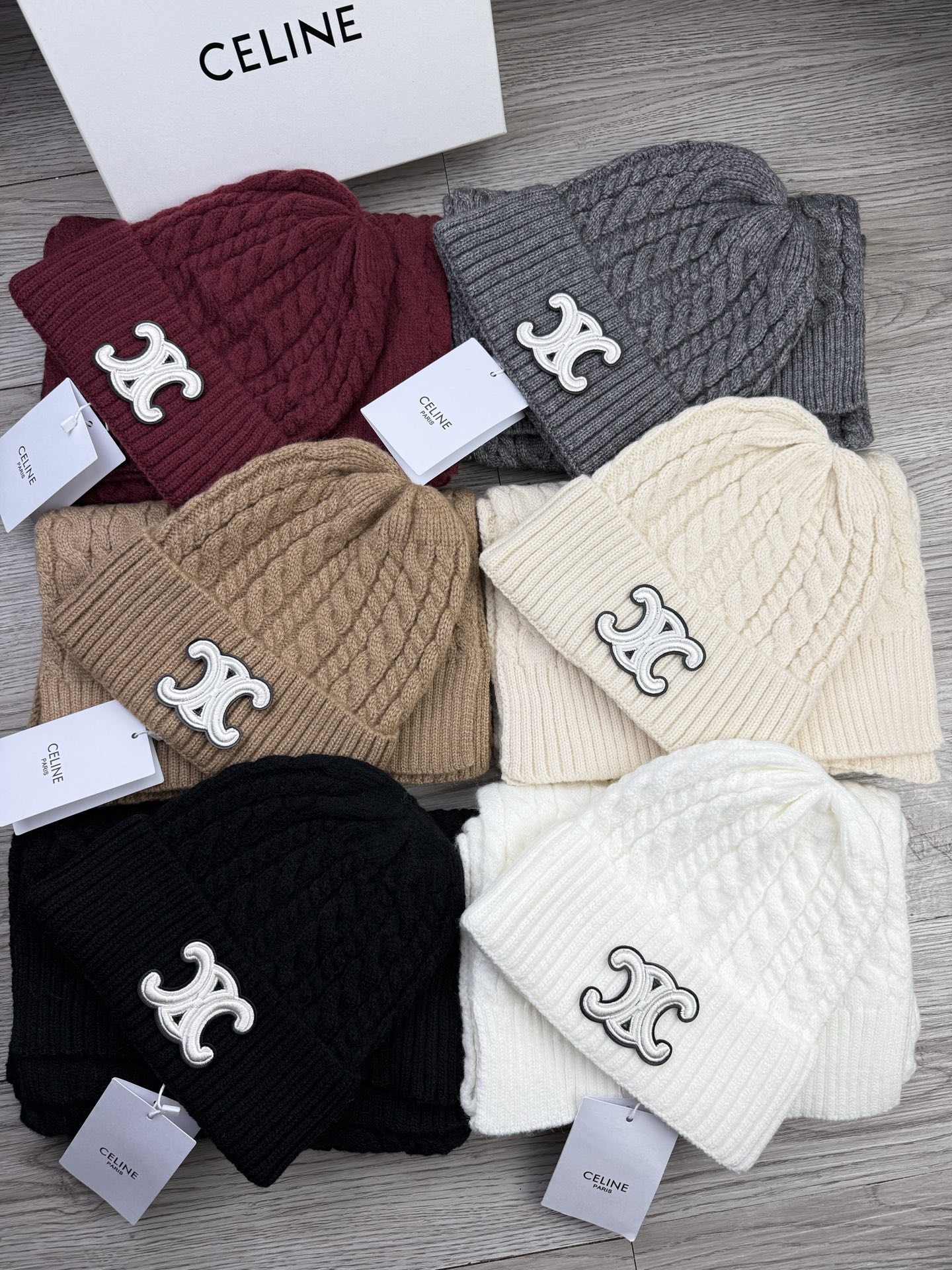 NO:602037,.Céline. Welfare gift [scarf and hat] two-piece set!  Simplicity and grandeur are the original intention of the designer of this hooded scarf. It’s so beautiful~ The fashionable, soft and breathable material is made of acrylic!  The acrylic fabric is very soft, feels comfortable to the touch, has a soft texture, and has great thermal insulation effect!  We refuse to add too many chemicals and softeners to achieve excessive smoothness. It is only suitable for those with allergies!  suit,suit,celine,hats19860909.赛琳.福利好物【围巾帽子】两件套套装！简单大气是这款套帽围巾设计者的初心真心美了～时尚柔软透气材质采用的是acrylic！acrylic面料柔软度非常好,摸起来手感舒适,质地柔软,保暖效果也是杠杠的！我们拒绝 过多添加化学加软剂来达到过份的顺滑过敏者只适合纯天然！套装,套装,celine,hats,accessory