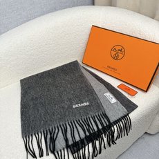 P。H家。【双面围巾】感觉有了它真心不会再爱了.QC手里扣下的.真正专柜正品.全部今年最新logo最新防伪.每一条都是q P。H家。【双面围巾】感觉有了它真心不会再爱了.QC手里扣下的.真正专柜正品.全部今年最新logo最新防伪.每一条都是q