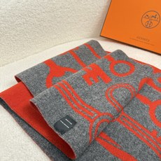 P。H家。 【新款钥匙款新颜色-酒红灰-双面羊绒围巾】怒赞自留,难得的高端款!家属福利!非常正的男士围巾~面料大爱,非常 P。H家。 【新款钥匙款新颜色-酒红灰-双面羊绒围巾】怒赞自留,难得的高端款!家属福利!非常正的男士围巾~面料大爱,非常