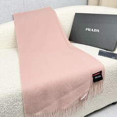 P。Prada。【素色金属三角标-羊绒围巾】5个色!感觉有了它真心不会再爱了.QC手里扣下的.真正专柜正品.全部今年最新 P。Prada。【素色金属三角标-羊绒围巾】5个色!感觉有了它真心不会再爱了.QC手里扣下的.真正专柜正品.全部今年最新