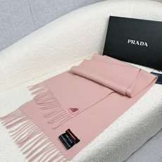 P。Prada。【素色金属三角标-羊绒围巾】5个色!感觉有了它真心不会再爱了.QC手里扣下的.真正专柜正品.全部今年最新 P。Prada。【素色金属三角标-羊绒围巾】5个色!感觉有了它真心不会再爱了.QC手里扣下的.真正专柜正品.全部今年最新