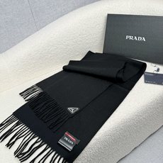 P。Prada。【素色金属三角标-羊绒围巾】5个色!感觉有了它真心不会再爱了.QC手里扣下的.真正专柜正品.全部今年最新 P。Prada。【素色金属三角标-羊绒围巾】5个色!感觉有了它真心不会再爱了.QC手里扣下的.真正专柜正品.全部今年最新