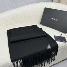 P。Prada。【素色金属三角标-羊绒围巾】5个色!感觉有了它真心不会再爱了.QC手里扣下的.真正专柜正品.全部今年最新 P。Prada。【素色金属三角标-羊绒围巾】5个色!感觉有了它真心不会再爱了.QC手里扣下的.真正专柜正品.全部今年最新