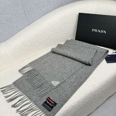 P。Prada。【素色金属三角标-羊绒围巾】5个色!感觉有了它真心不会再爱了.QC手里扣下的.真正专柜正品.全部今年最新 P。Prada。【素色金属三角标-羊绒围巾】5个色!感觉有了它真心不会再爱了.QC手里扣下的.真正专柜正品.全部今年最新
