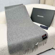 P。Prada。【素色金属三角标-羊绒围巾】5个色!感觉有了它真心不会再爱了.QC手里扣下的.真正专柜正品.全部今年最新 P。Prada。【素色金属三角标-羊绒围巾】5个色!感觉有了它真心不会再爱了.QC手里扣下的.真正专柜正品.全部今年最新