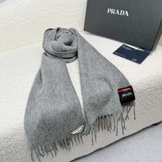 P。Prada。【素色金属三角标-羊绒围巾】5个色!感觉有了它真心不会再爱了.QC手里扣下的.真正专柜正品.全部今年最新 P。Prada。【素色金属三角标-羊绒围巾】5个色!感觉有了它真心不会再爱了.QC手里扣下的.真正专柜正品.全部今年最新