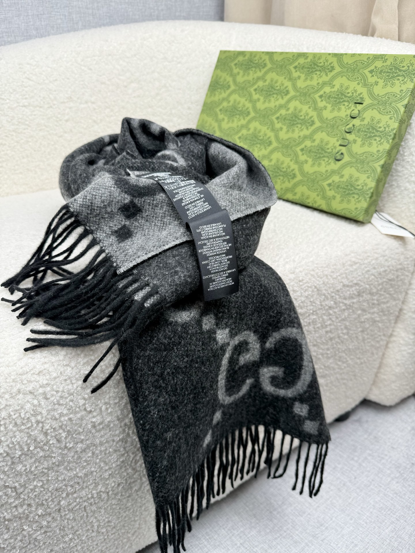 P。Gu*ci最新ZG同步款‼️图案真的超级好看啊~就喜欢这种GG腔调！价格超级给力，福利推荐❤️ZG售