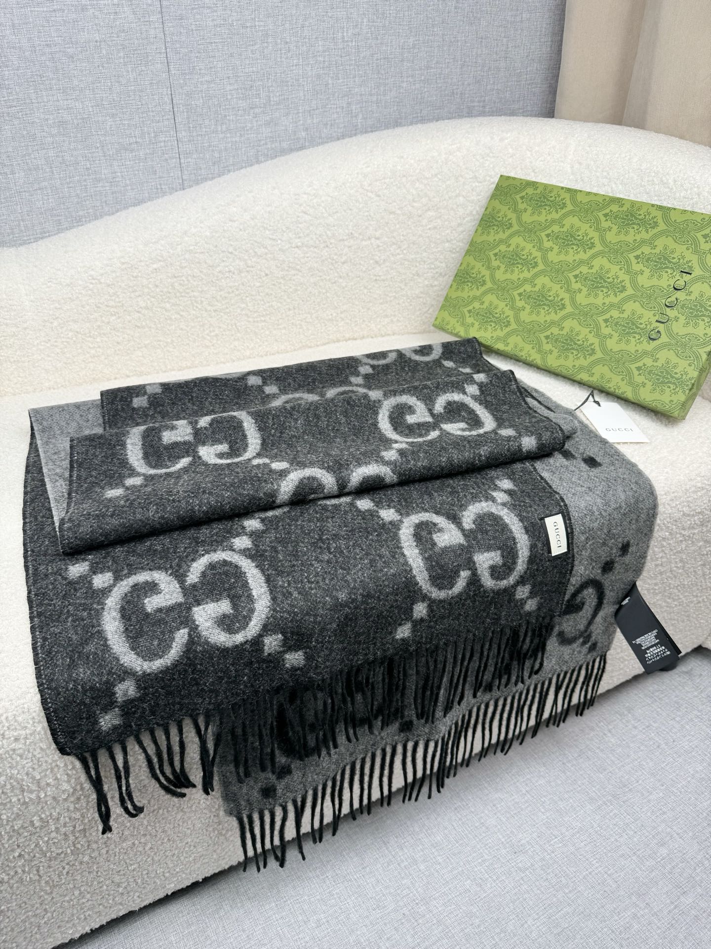 P。Gu*ci最新ZG同步款‼️图案真的超级好看啊~就喜欢这种GG腔调！价格超级给力，福利推荐❤️ZG售