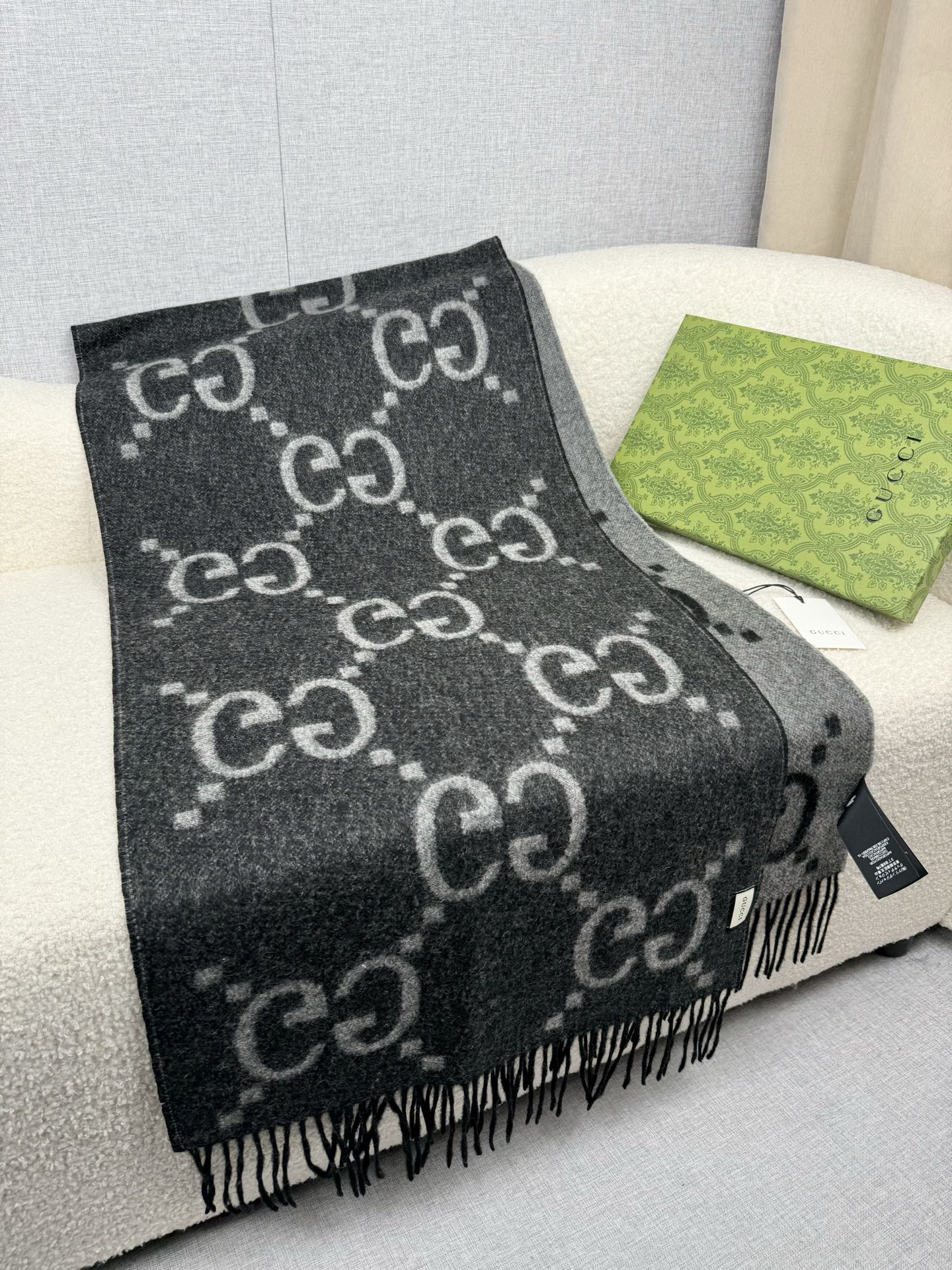 P。Gu*ci最新ZG同步款‼️图案真的超级好看啊~就喜欢这种GG腔调！价格超级给力，福利推荐❤️ZG售