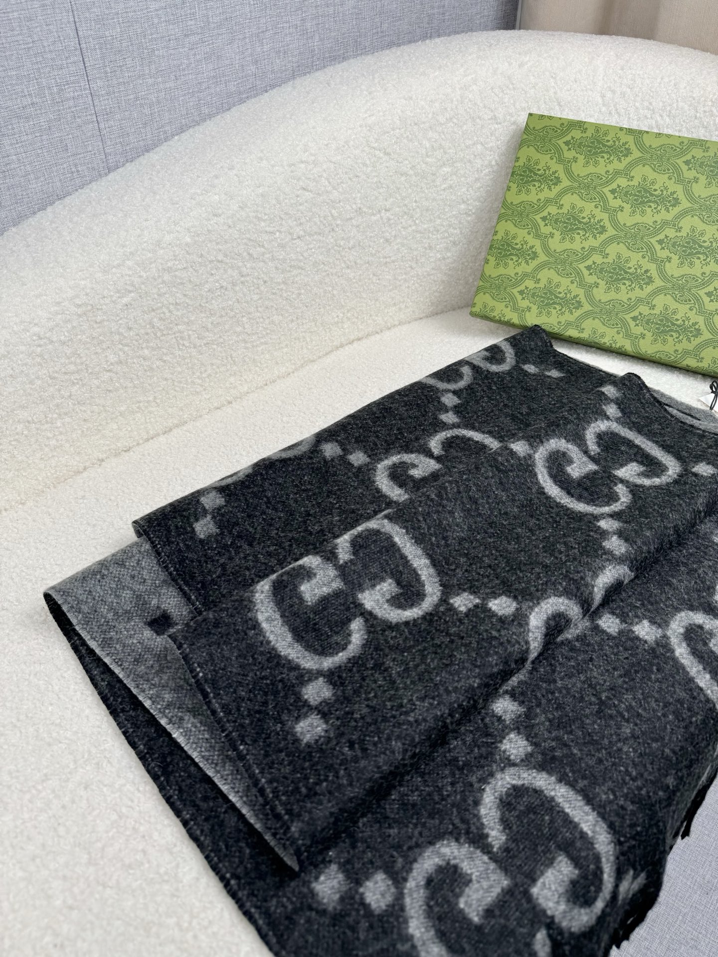 P。Gu*ci最新ZG同步款‼️图案真的超级好看啊~就喜欢这种GG腔调！价格超级给力，福利推荐❤️ZG售