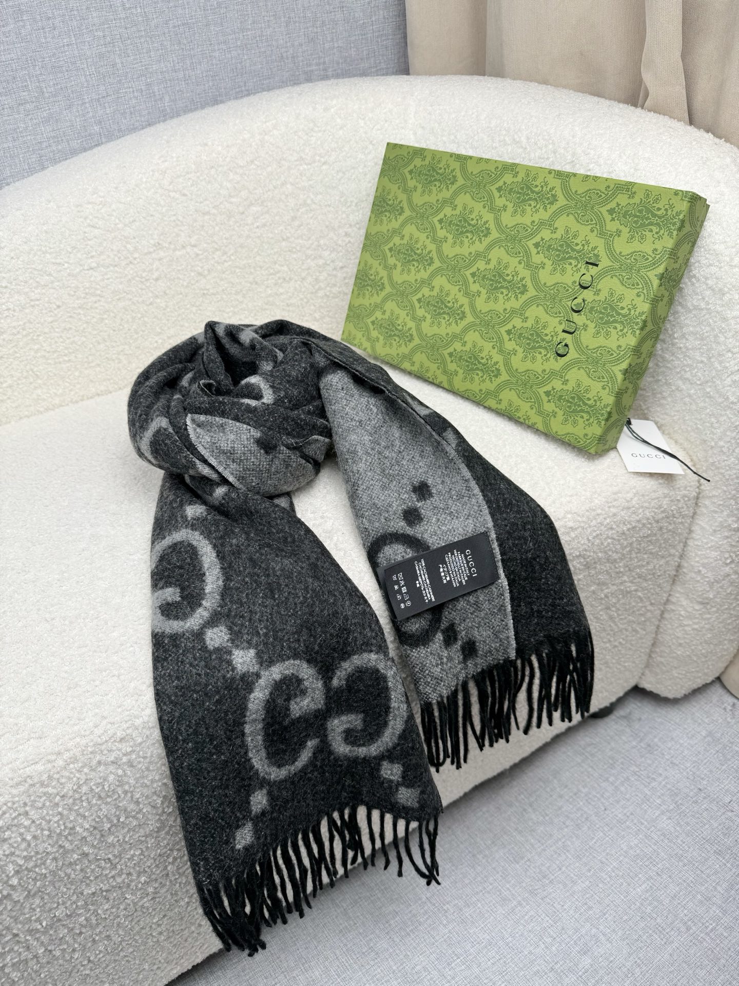 P。Gu*ci最新ZG同步款‼️图案真的超级好看啊~就喜欢这种GG腔调！价格超级给力，福利推荐❤️ZG售