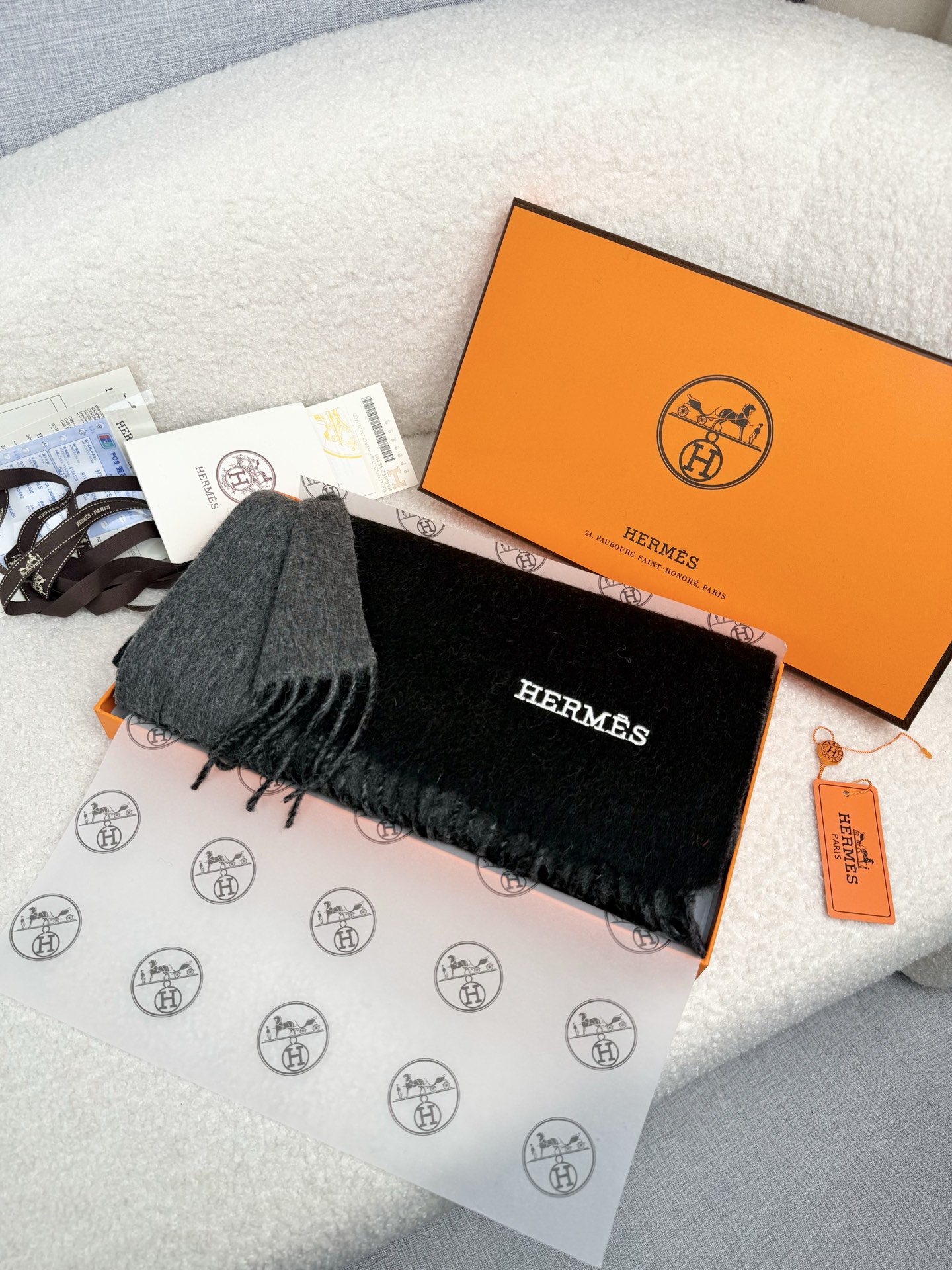 P。H家。【双面围巾】感觉有了它真心不会再爱了.QC手里扣下的.真正专柜正品.全部今年最新logo最新防