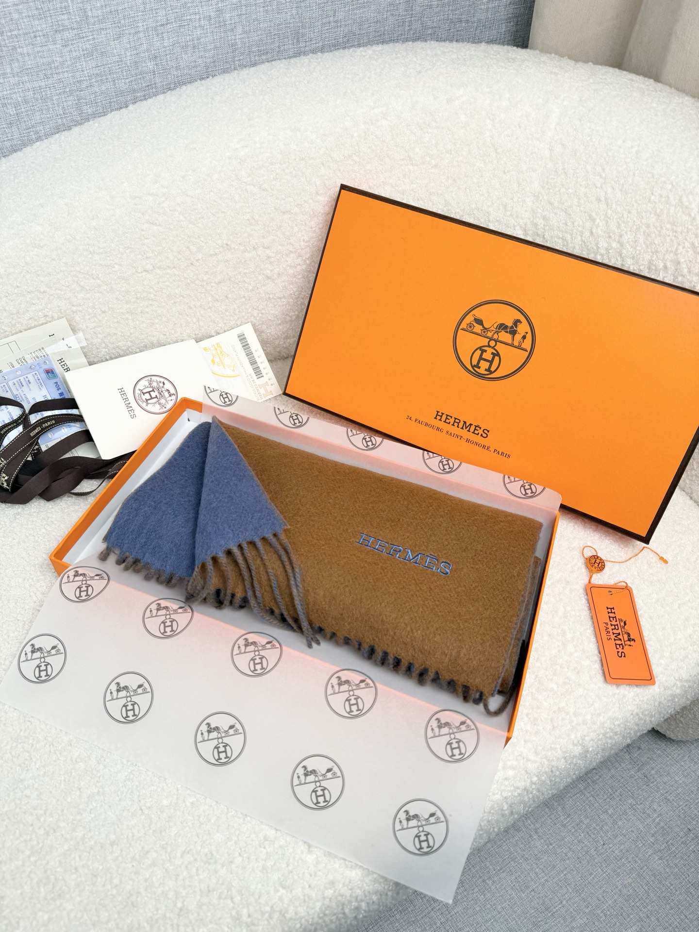 P。H家。【双面围巾】感觉有了它真心不会再爱了.QC手里扣下的.真正专柜正品.全部今年最新logo最新防