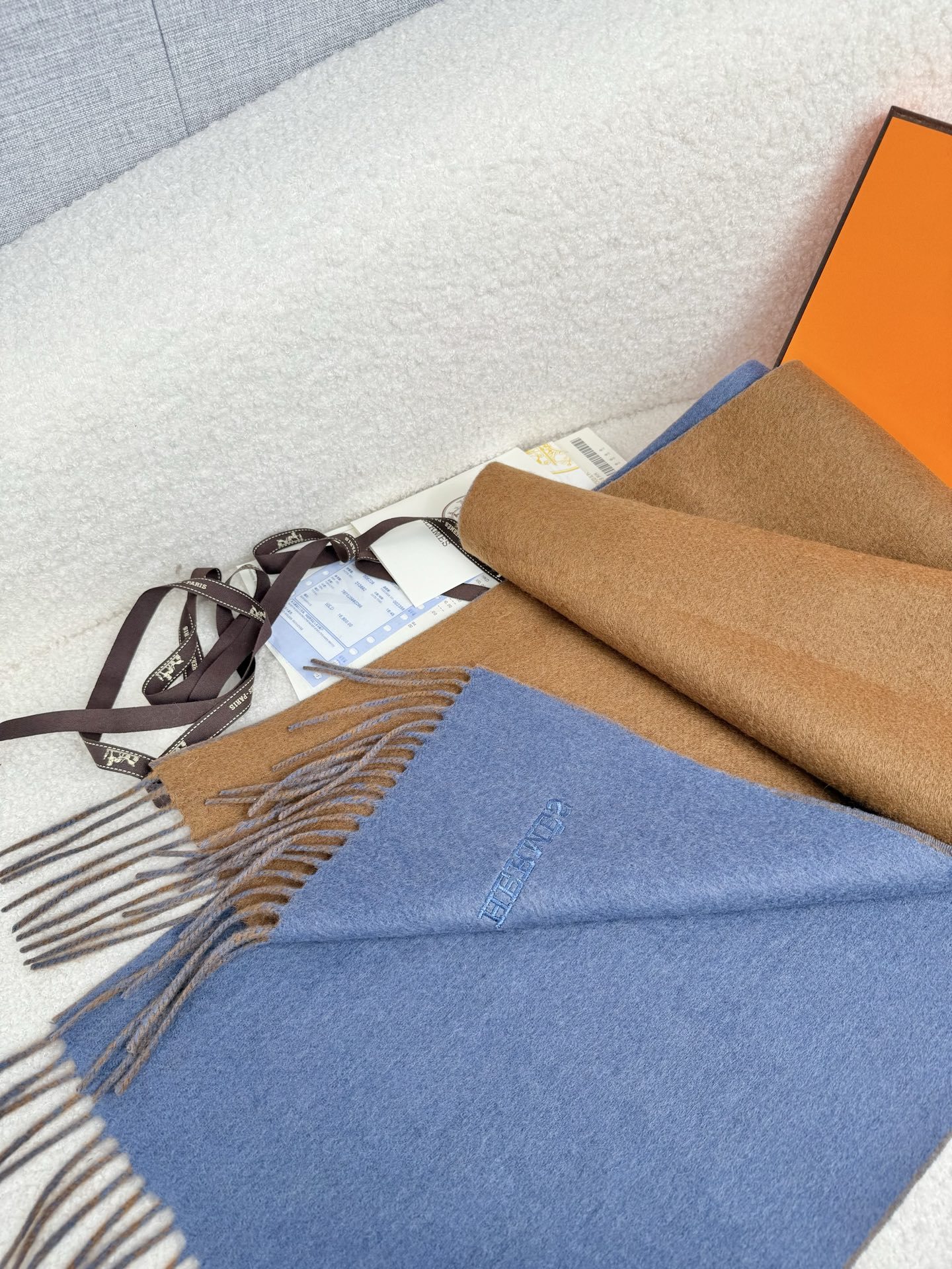 P。H家。【双面围巾】感觉有了它真心不会再爱了.QC手里扣下的.真正专柜正品.全部今年最新logo最新防