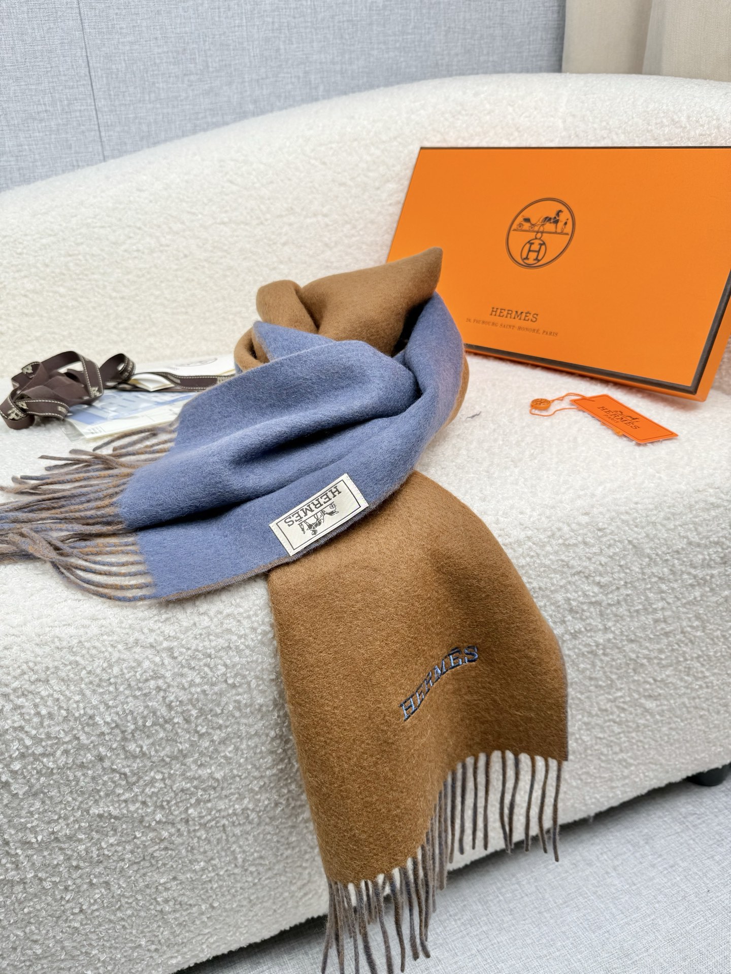 P。H家。【双面围巾】感觉有了它真心不会再爱了.QC手里扣下的.真正专柜正品.全部今年最新logo最新防