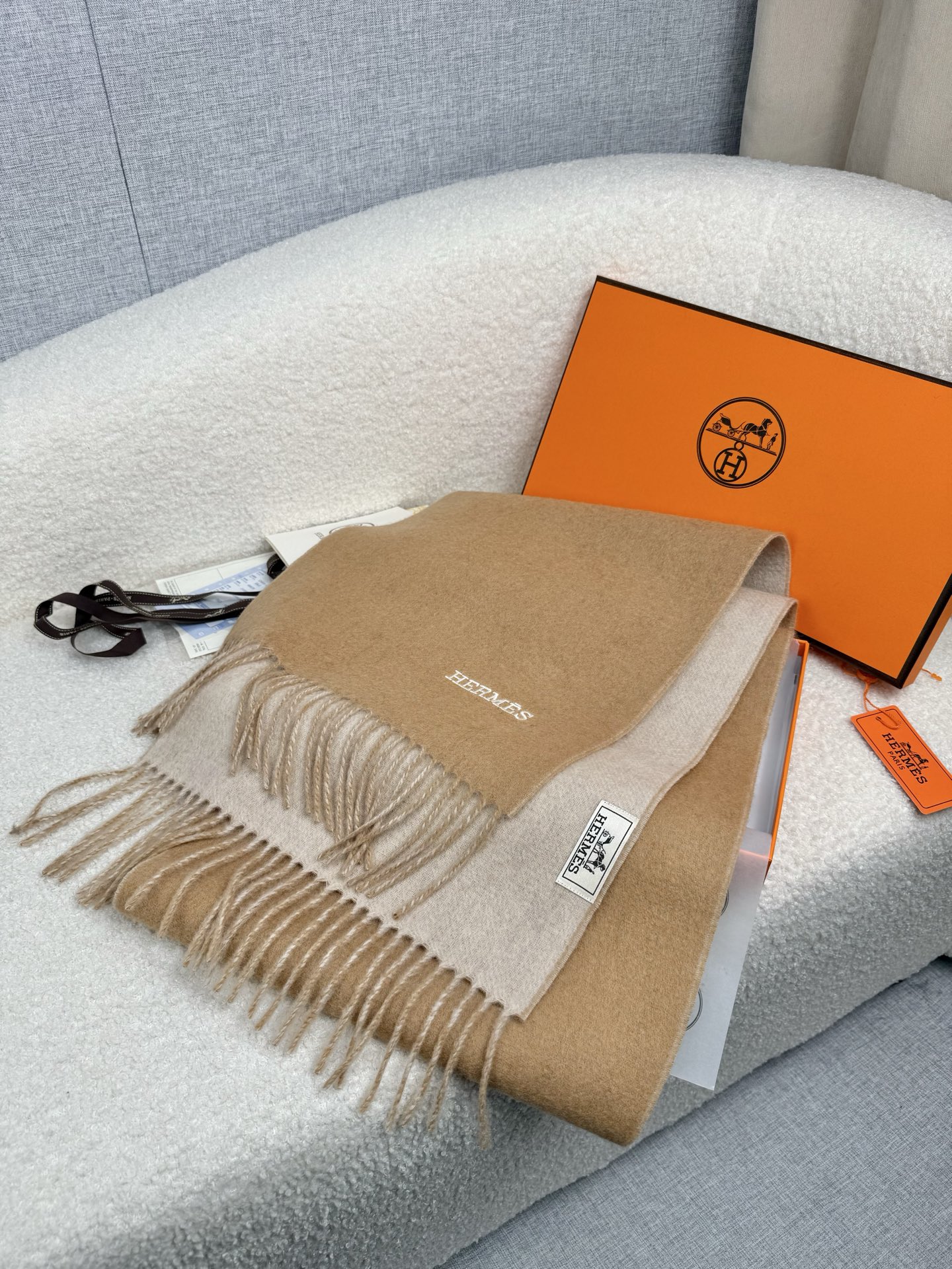 P。H家。【双面围巾】感觉有了它真心不会再爱了.QC手里扣下的.真正专柜正品.全部今年最新logo最新防