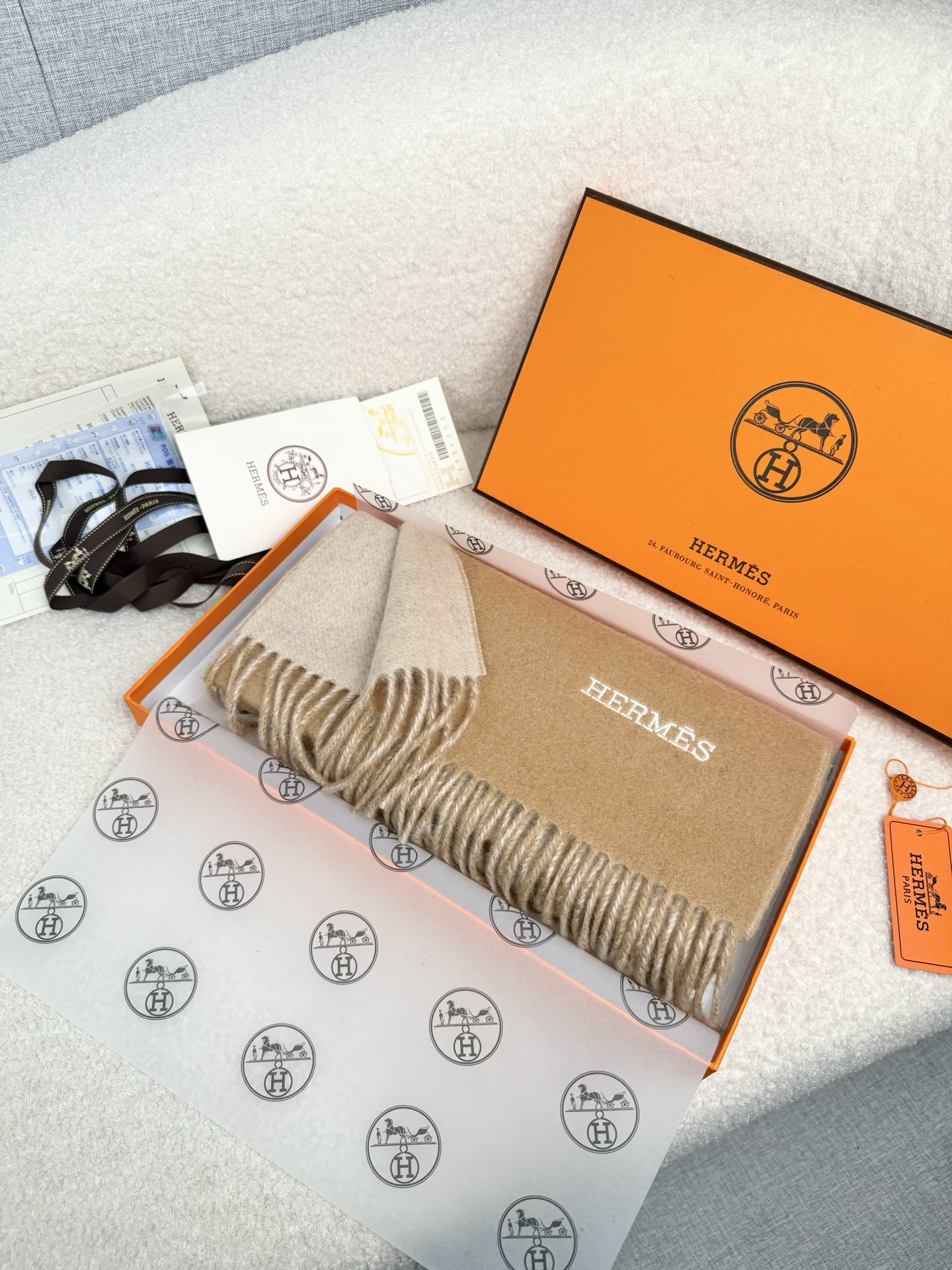 P。H家。【双面围巾】感觉有了它真心不会再爱了.QC手里扣下的.真正专柜正品.全部今年最新logo最新防