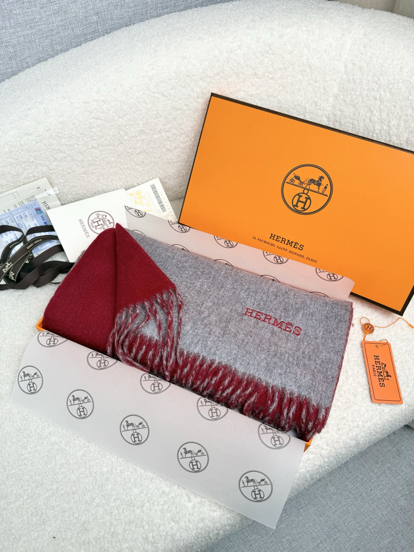 P。H家。【双面围巾】感觉有了它真心不会再爱了.QC手里扣下的.真正专柜正品.全部今年最新logo最新防