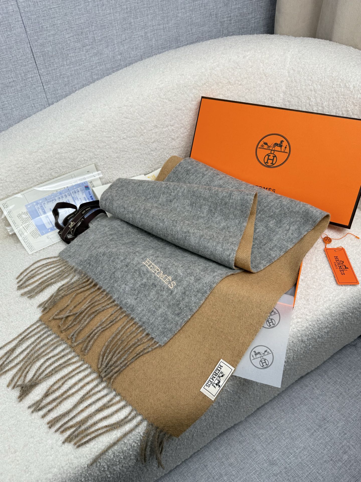 P。H家。【双面围巾】感觉有了它真心不会再爱了.QC手里扣下的.真正专柜正品.全部今年最新logo最新防