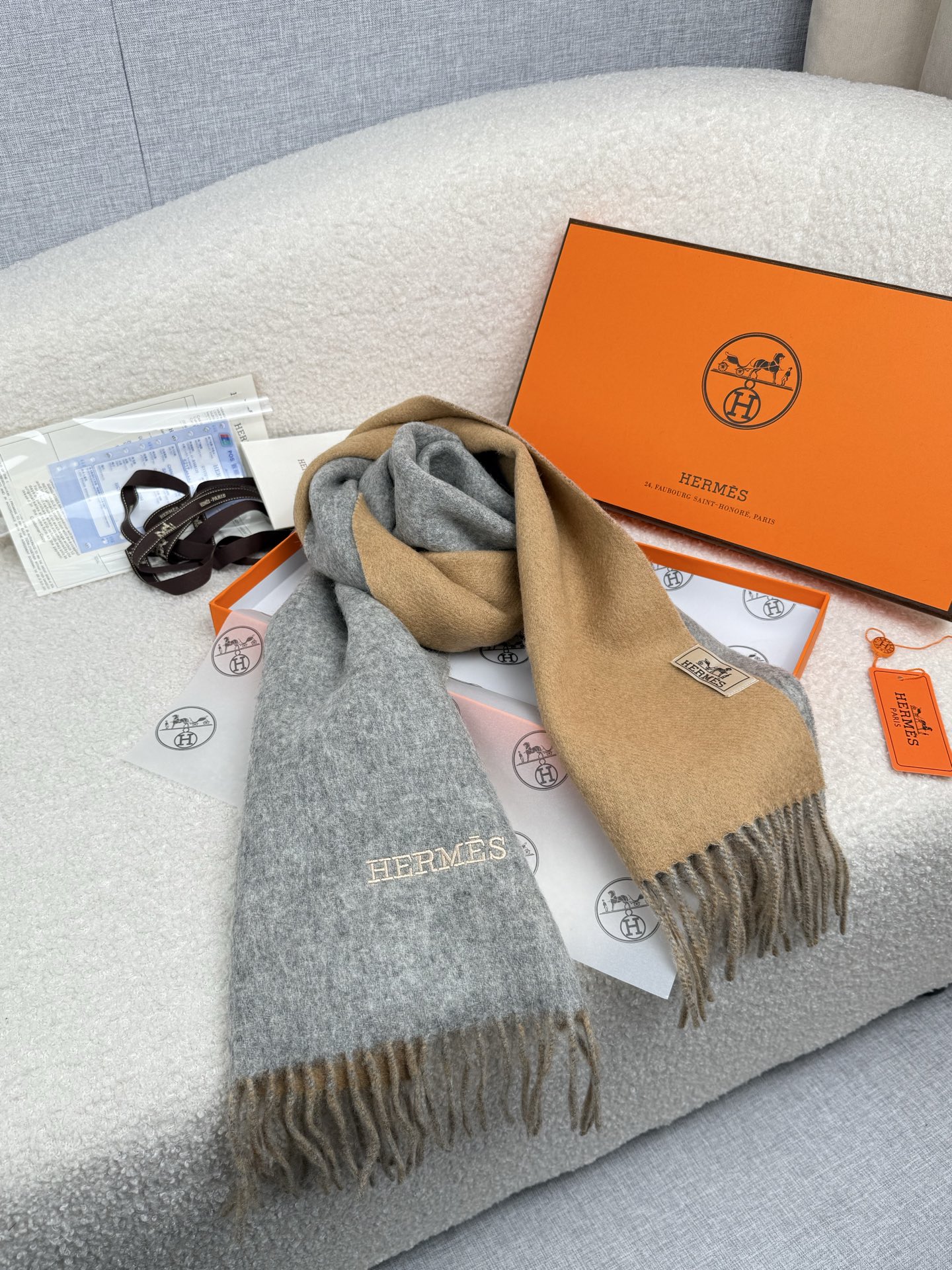 P。H家。【双面围巾】感觉有了它真心不会再爱了.QC手里扣下的.真正专柜正品.全部今年最新logo最新防