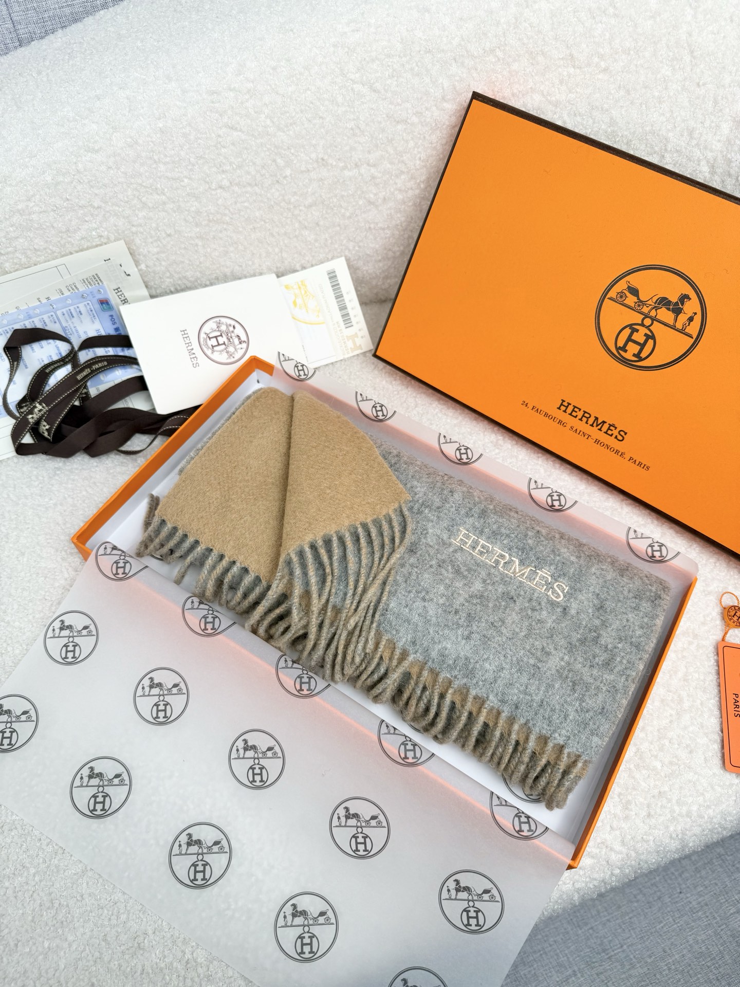 P。H家。【双面围巾】感觉有了它真心不会再爱了.QC手里扣下的.真正专柜正品.全部今年最新logo最新防