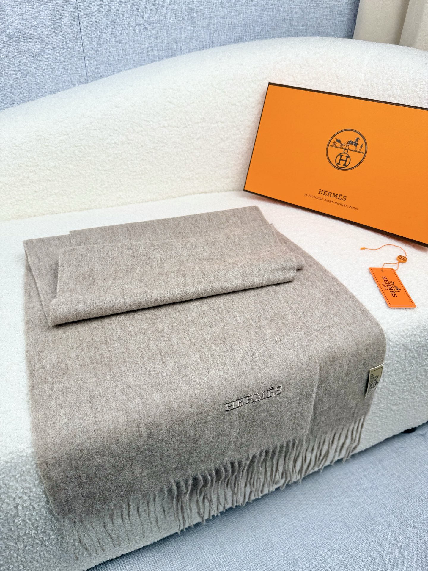 。。H家。【紫绒色-双面男士羊绒围巾】感觉有了它真心不会再爱了.QC手里扣下的.真正专柜正品.全部今年最