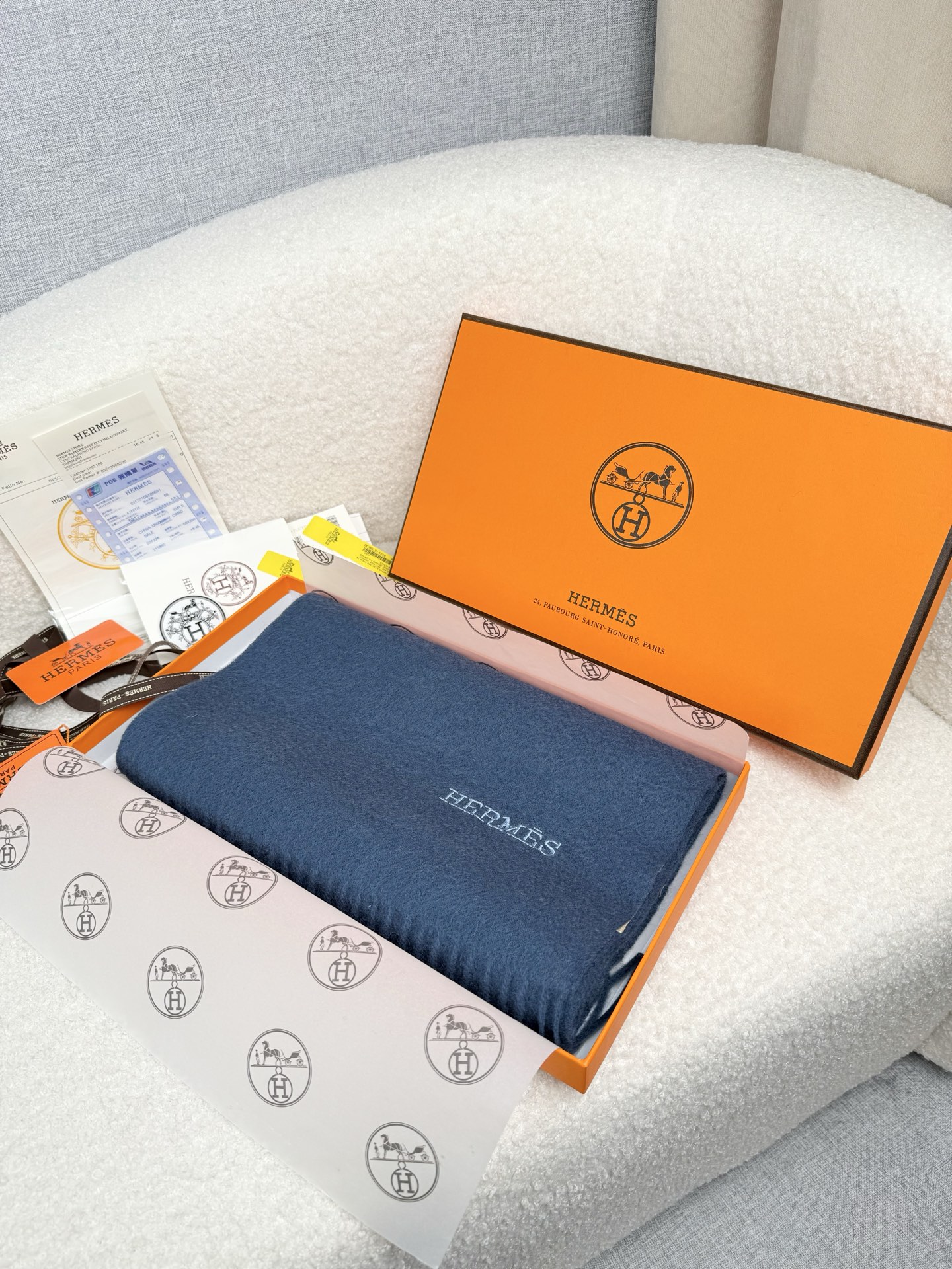 。。H家。【大理石蓝-双面男士羊绒围巾】感觉有了它真心不会再爱了.QC手里扣下的.真正专柜正品.全部今年