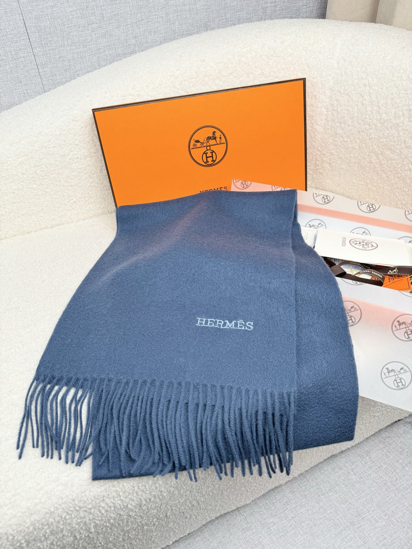 。。H家。【大理石蓝-双面男士羊绒围巾】感觉有了它真心不会再爱了.QC手里扣下的.真正专柜正品.全部今年