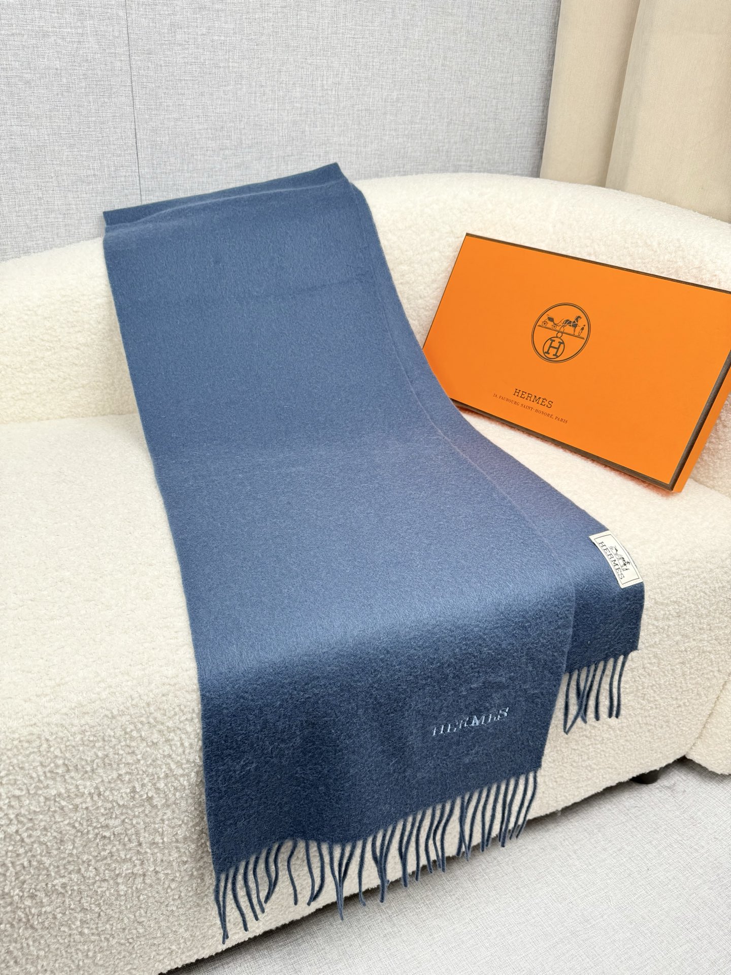 。。H家。【大理石蓝-双面男士羊绒围巾】感觉有了它真心不会再爱了.QC手里扣下的.真正专柜正品.全部今年