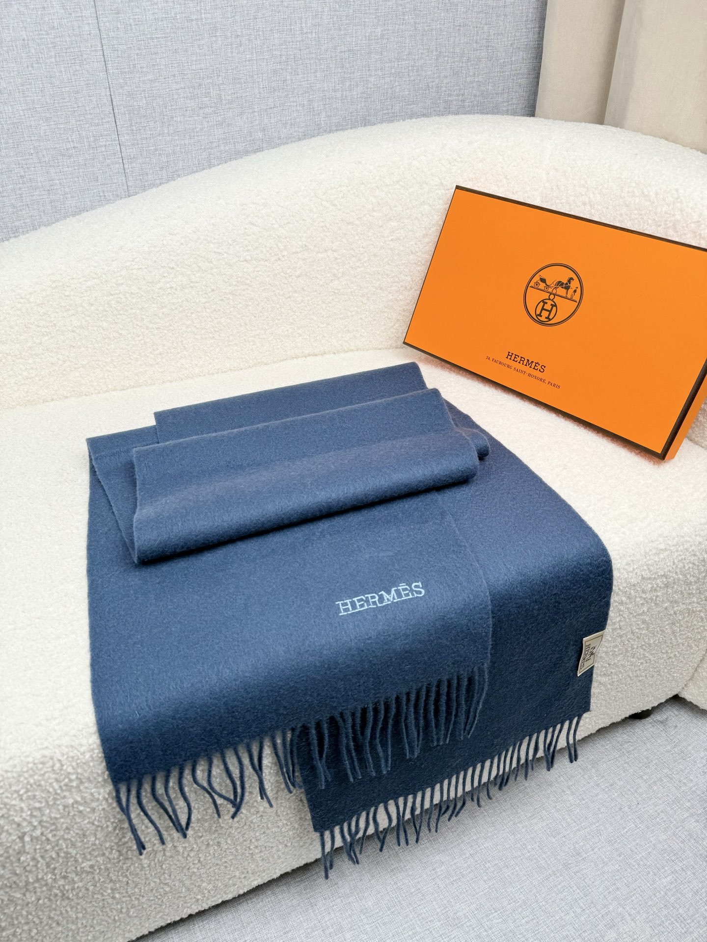 。。H家。【大理石蓝-双面男士羊绒围巾】感觉有了它真心不会再爱了.QC手里扣下的.真正专柜正品.全部今年