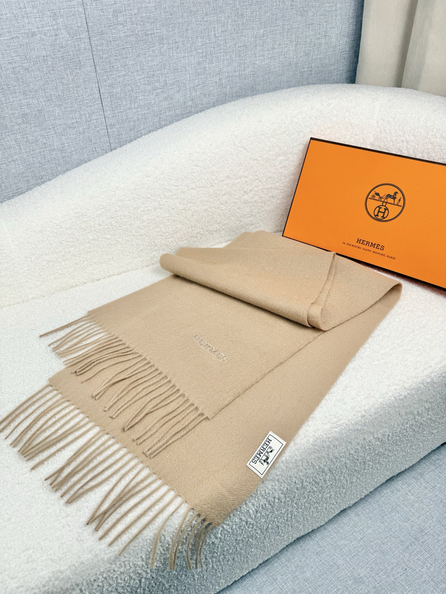 。。H家。【经典驼色-双面男士羊绒围巾】感觉有了它真心不会再爱了.QC手里扣下的.真正专柜正品.全部今年