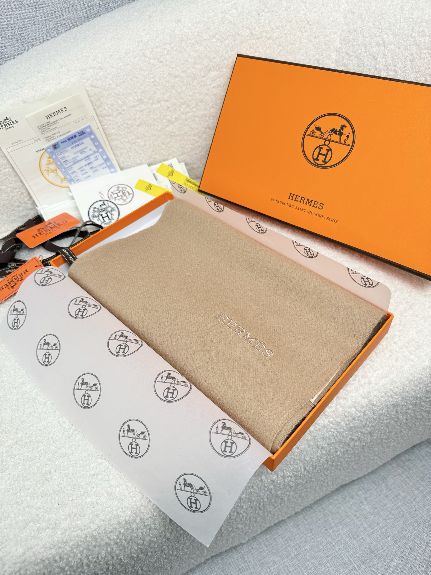 。。H家。【经典驼色-双面男士羊绒围巾】感觉有了它真心不会再爱了.QC手里扣下的.真正专柜正品.全部今年