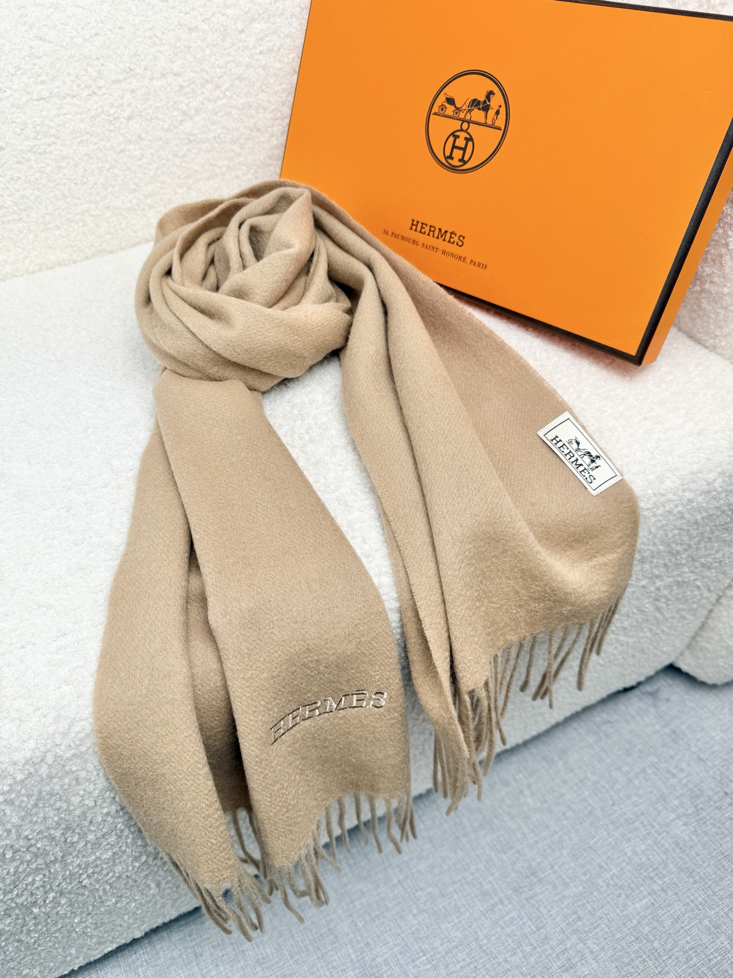 。。H家。【经典驼色-双面男士羊绒围巾】感觉有了它真心不会再爱了.QC手里扣下的.真正专柜正品.全部今年