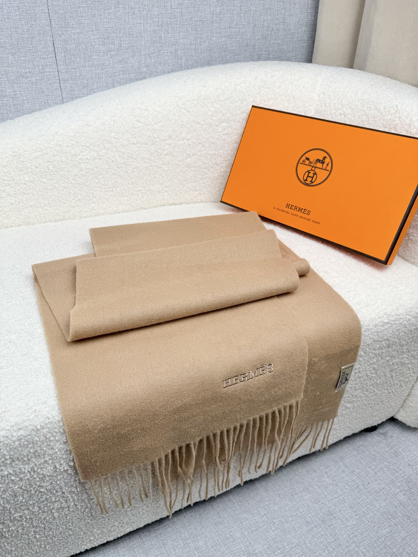 。。H家。【经典驼色-双面男士羊绒围巾】感觉有了它真心不会再爱了.QC手里扣下的.真正专柜正品.全部今年