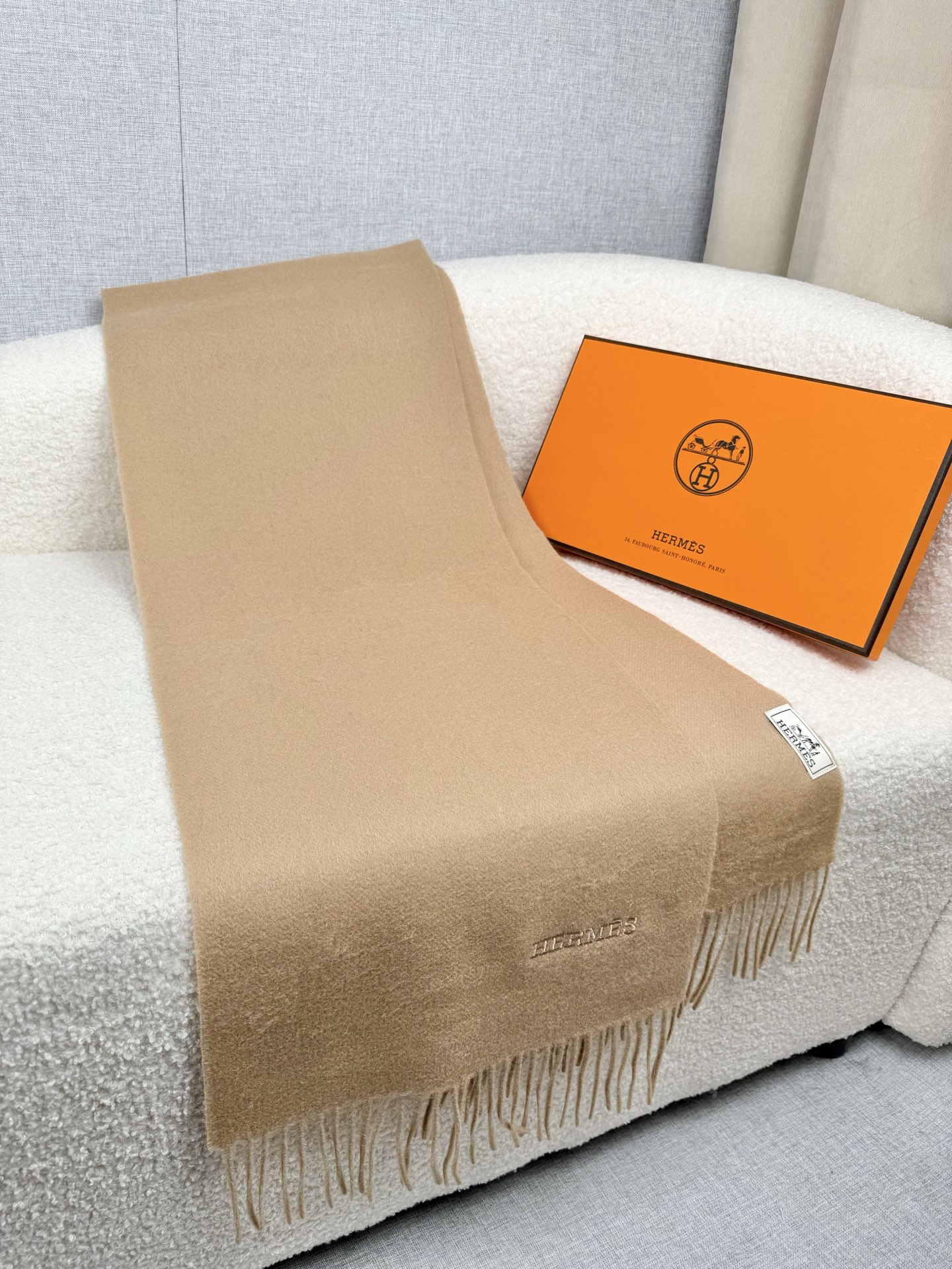 。。H家。【经典驼色-双面男士羊绒围巾】感觉有了它真心不会再爱了.QC手里扣下的.真正专柜正品.全部今年