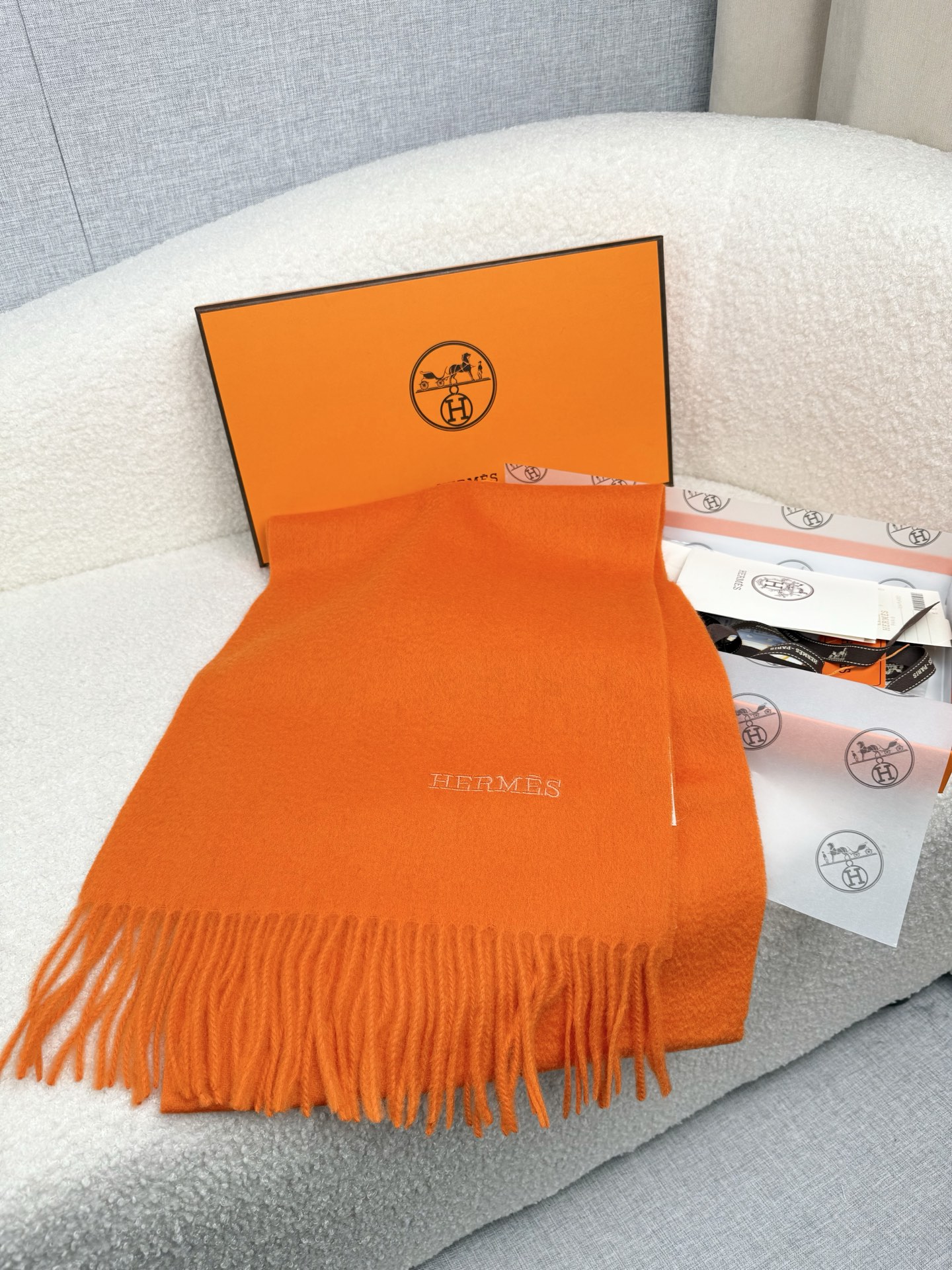 。。H家。【艳橙色-双面男士羊绒围巾】感觉有了它真心不会再爱了.QC手里扣下的.真正专柜正品.全部今年最