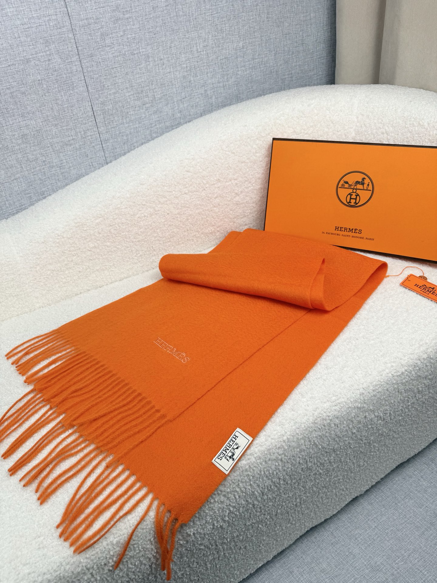。。H家。【艳橙色-双面男士羊绒围巾】感觉有了它真心不会再爱了.QC手里扣下的.真正专柜正品.全部今年最