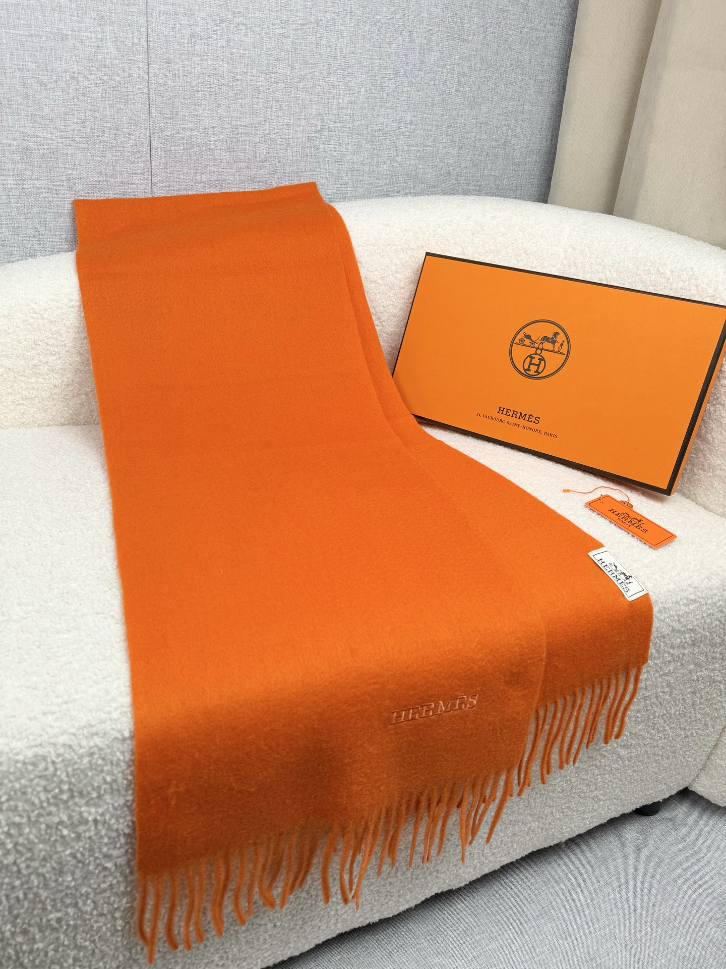 。。H家。【艳橙色-双面男士羊绒围巾】感觉有了它真心不会再爱了.QC手里扣下的.真正专柜正品.全部今年最