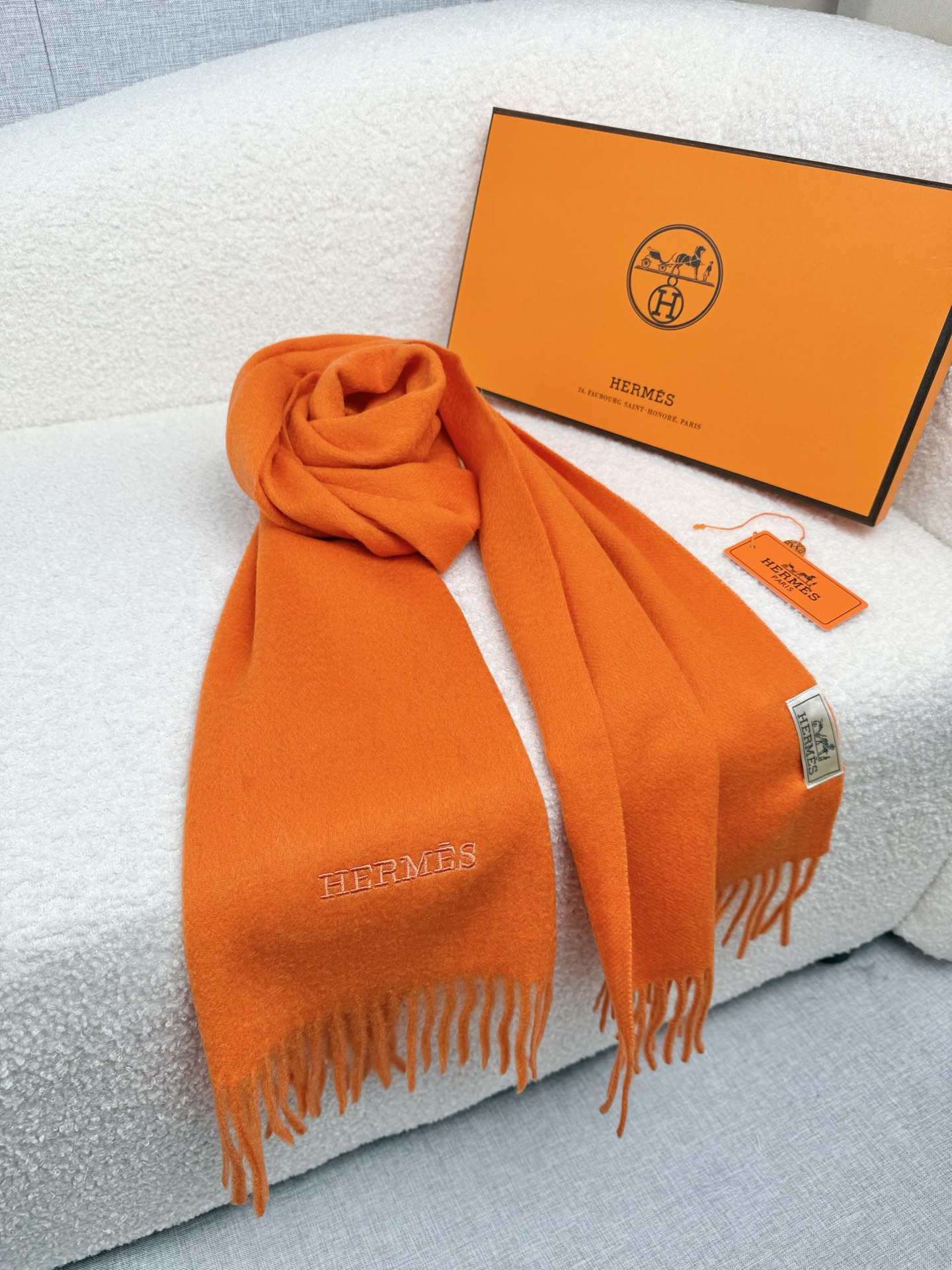 。。H家。【艳橙色-双面男士羊绒围巾】感觉有了它真心不会再爱了.QC手里扣下的.真正专柜正品.全部今年最