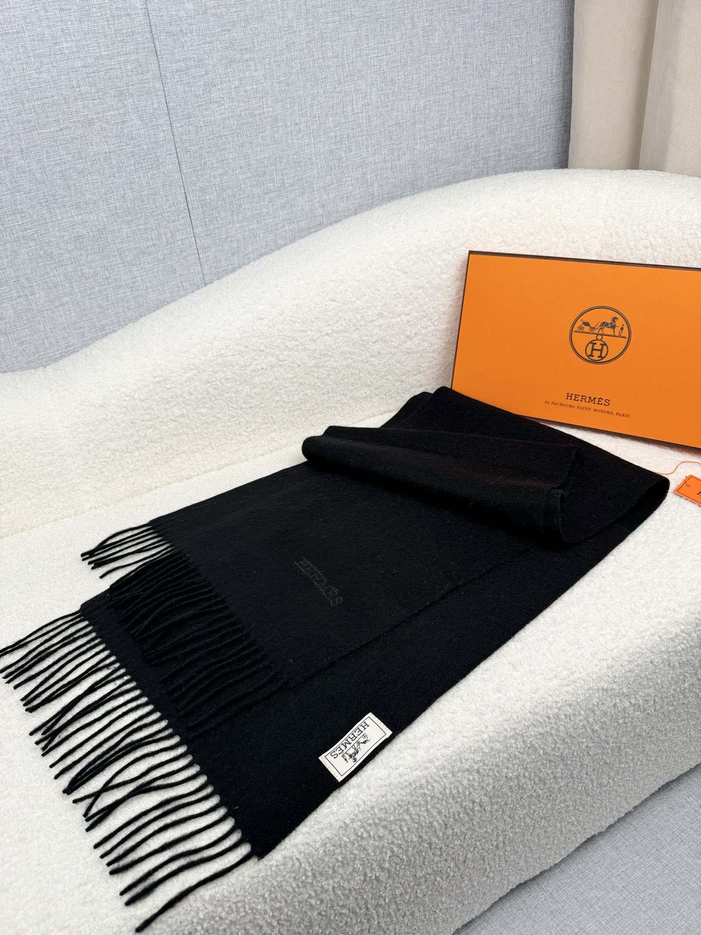 。。H家。【经典黑色-双面男士羊绒围巾】感觉有了它真心不会再爱了.QC手里扣下的.真正专柜正品.全部今年