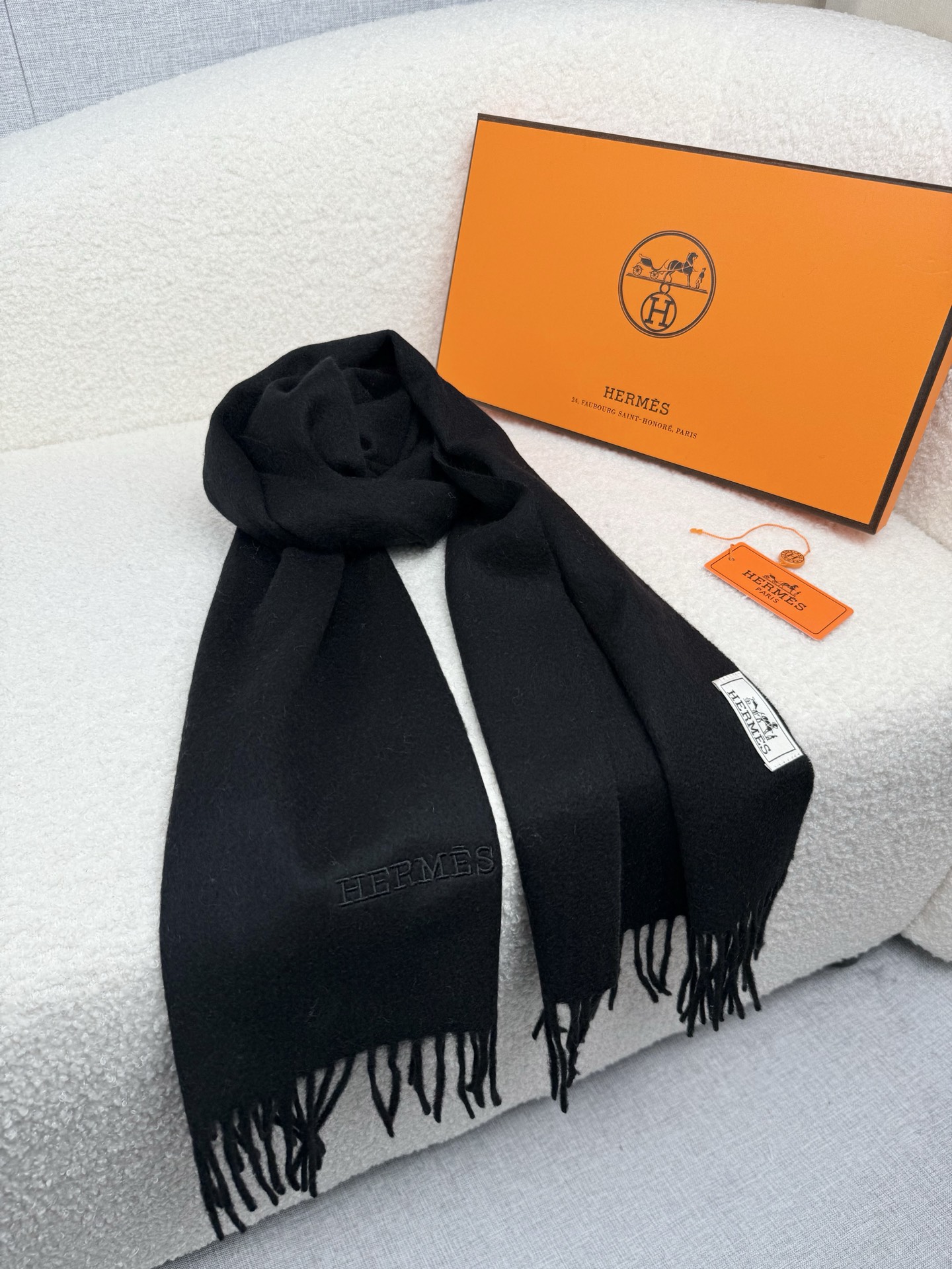 。。H家。【经典黑色-双面男士羊绒围巾】感觉有了它真心不会再爱了.QC手里扣下的.真正专柜正品.全部今年