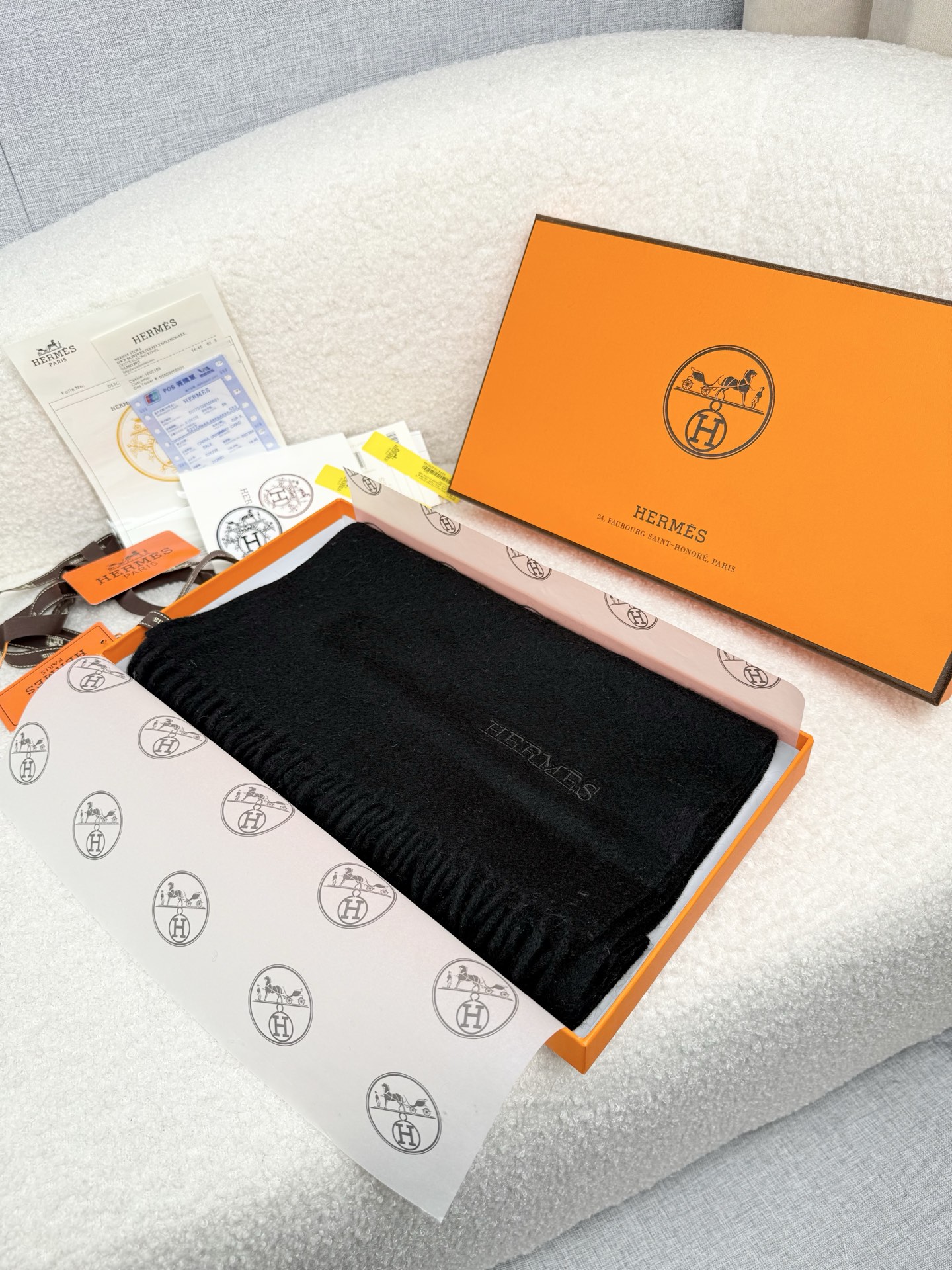 。。H家。【经典黑色-双面男士羊绒围巾】感觉有了它真心不会再爱了.QC手里扣下的.真正专柜正品.全部今年