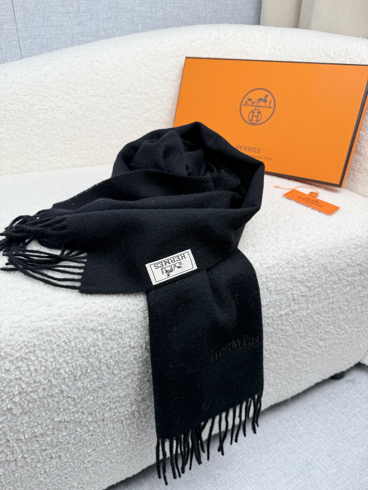 。。H家。【经典黑色-双面男士羊绒围巾】感觉有了它真心不会再爱了.QC手里扣下的.真正专柜正品.全部今年