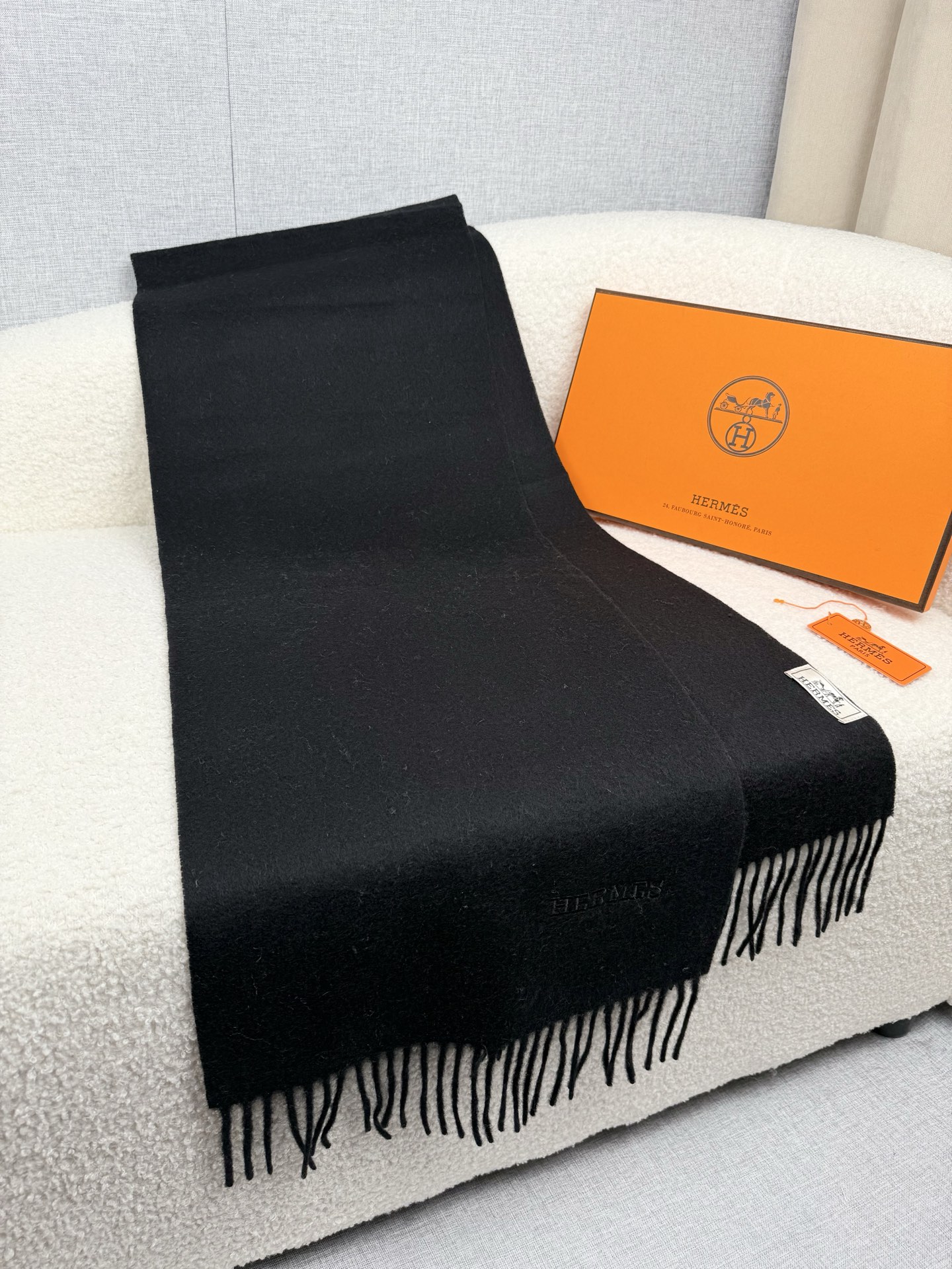 。。H家。【经典黑色-双面男士羊绒围巾】感觉有了它真心不会再爱了.QC手里扣下的.真正专柜正品.全部今年
